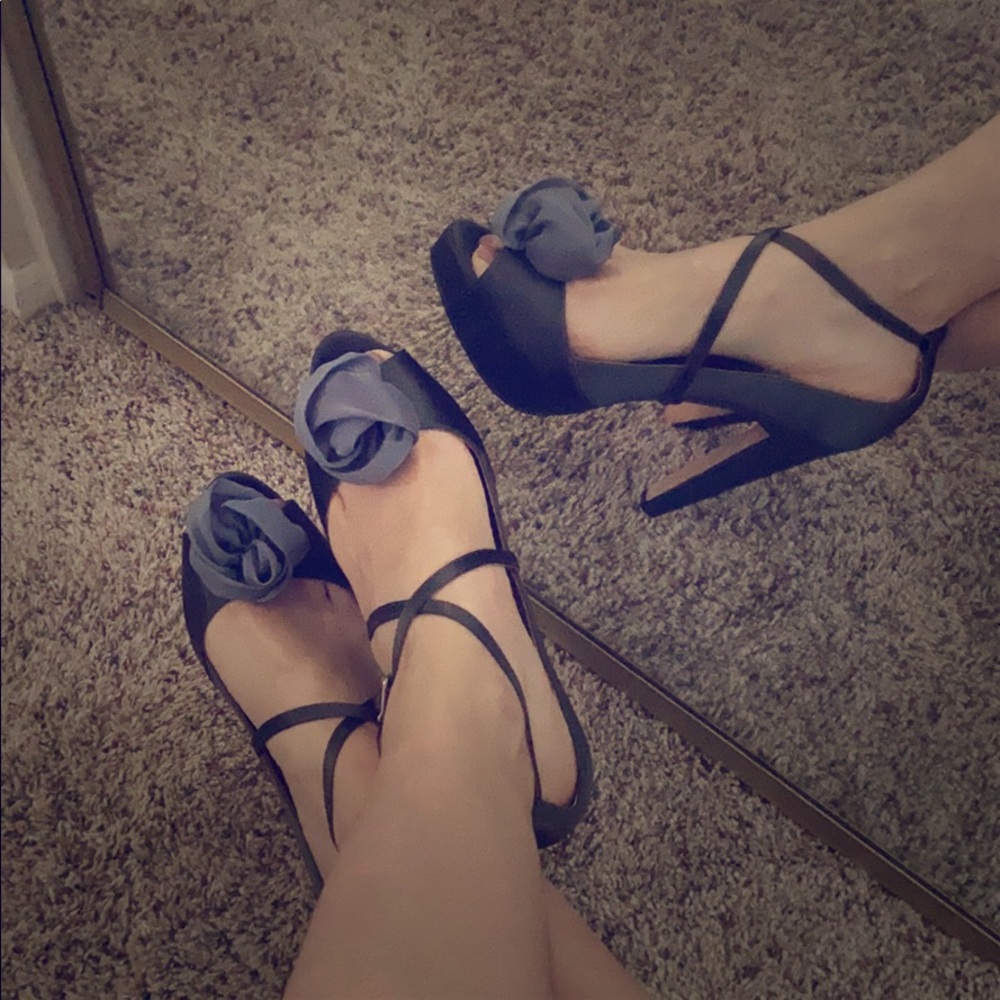 Grey satin Badgley Mischka heels